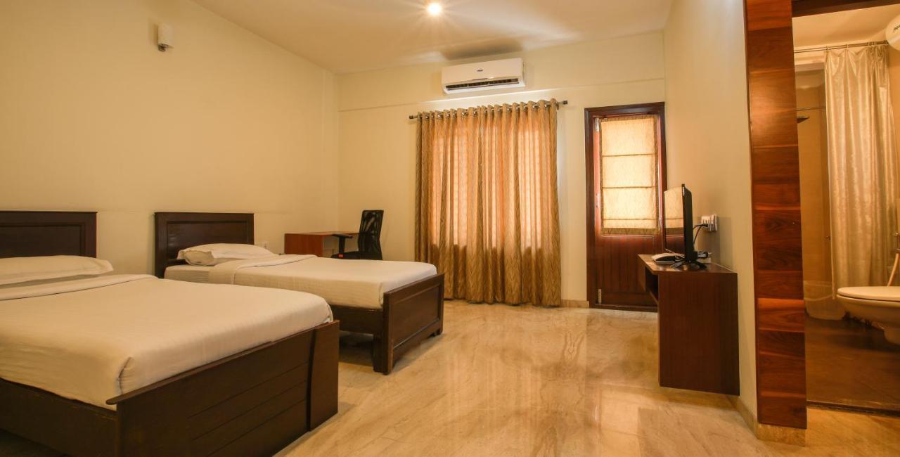 Falcon Suites Yelahanka New Town バンガロール エクステリア 写真