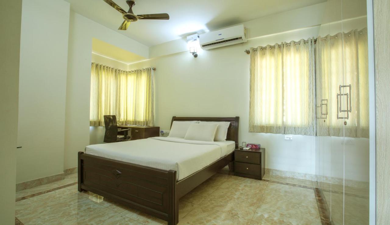 Falcon Suites Yelahanka New Town バンガロール エクステリア 写真