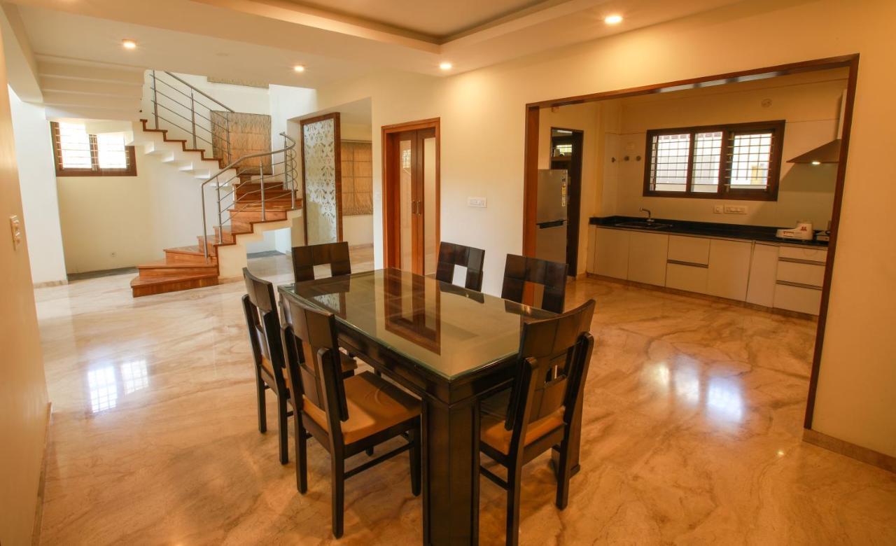Falcon Suites Yelahanka New Town バンガロール エクステリア 写真